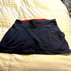 Athleta size Large Athletic Skirt with built in shorts, EUC